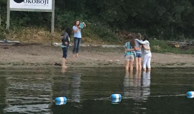 LER teens taking pics